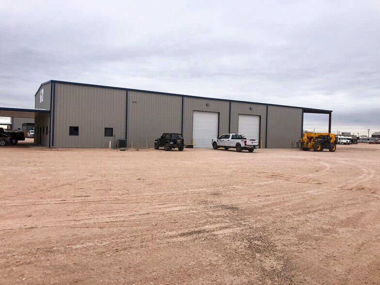 3018 W County Road 127, Midland, TX à louer - Photo du bâtiment - Image 2 de 17
