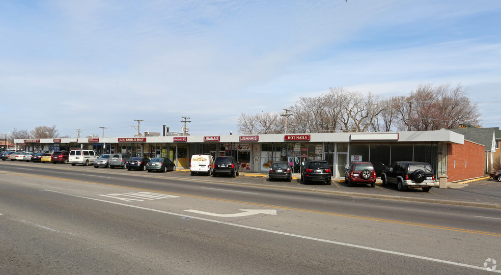 4704-4722 W Touhy Ave, Lincolnwood, IL for lease - Building Photo - Image 3 of 12