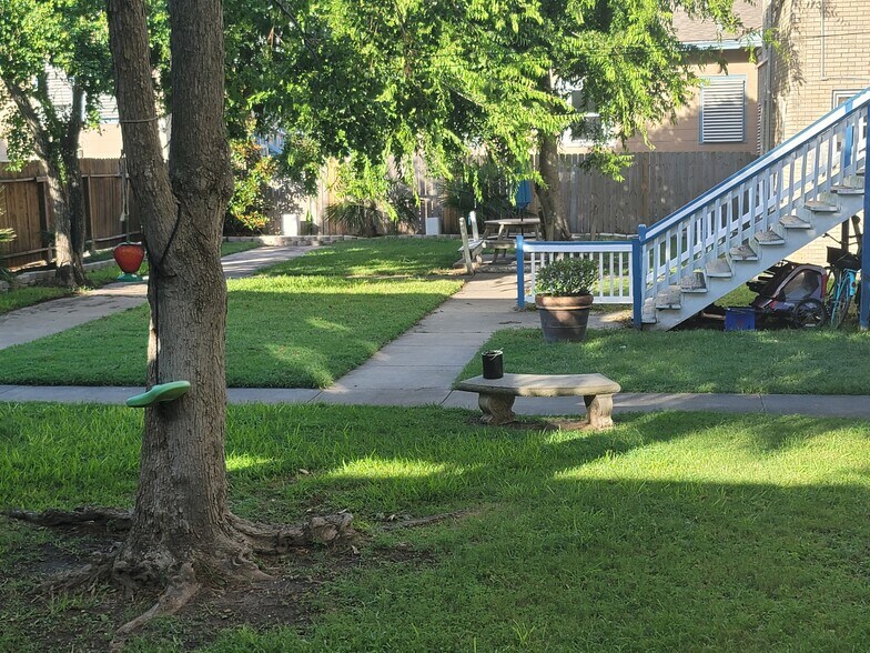 2018 25th St, Galveston, TX à vendre - Photo du bâtiment - Image 3 de 8