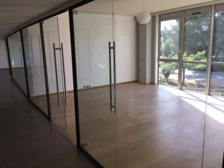 Bureau dans Aix-en-Provence à louer - Photo intérieure - Image 3 de 9