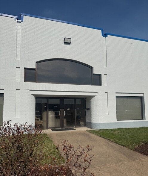 8600-8624 Phoenix Dr, Manassas, VA for lease - Building Photo - Image 2 of 4