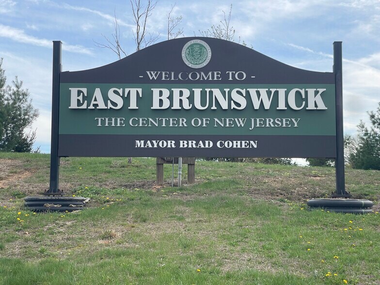 1 Tower Center Blvd, East Brunswick, NJ à louer - Photo du bâtiment - Image 3 de 23