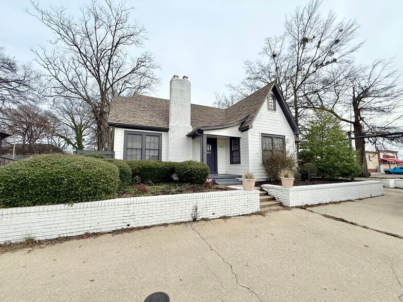 208 N Gloster St, Tupelo, MS for sale - Building Photo - Image 2 of 26