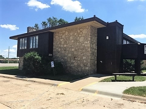 225-227 Southwind Pl, Manhattan, KS for lease Building Photo- Image 1 of 6