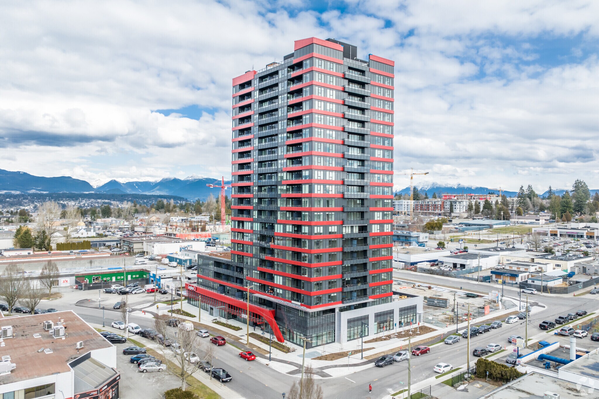 10626 City Pky, Surrey, BC à louer Photo du bâtiment- Image 1 de 10
