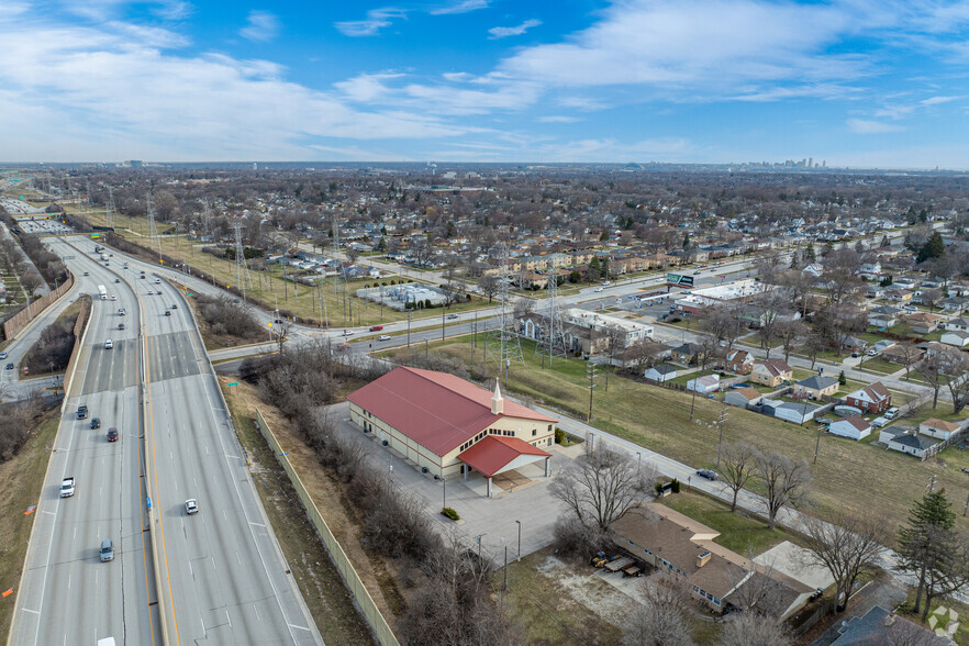 3131 S 100th St, Milwaukee, WI à louer - Photo du bâtiment - Image 3 de 5