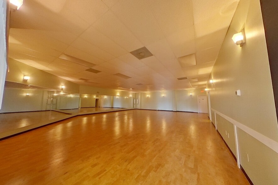 2221 S Ferdon Blvd, Crestview, FL for lease - Building Photo - Image 3 of 6