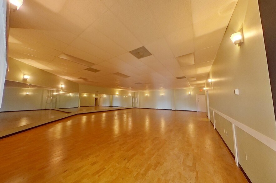 2221 S Ferdon Blvd, Crestview, FL à louer - Photo du bâtiment - Image 3 de 6