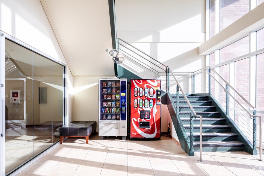 2244 W 95th St, Naperville, IL for lease - Interior Photo - Image 2 of 21