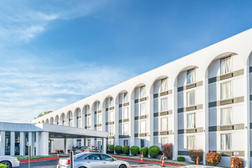 3896 Lamar Ave, Memphis, TN à vendre - Photo du bâtiment - Image 3 de 11