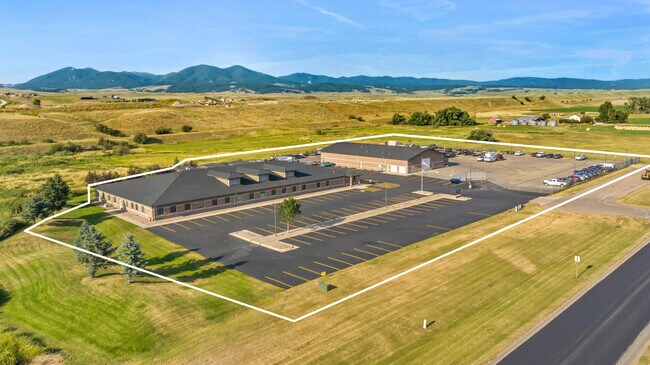 Plus de détails pour 920 NE Main St, Lewistown, MT - Bureau à vendre