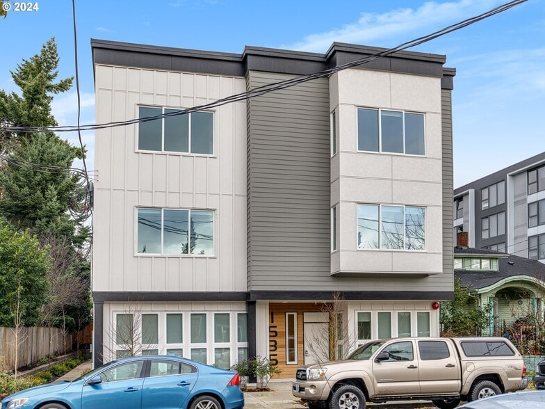 Rare 9 Building, 121 Unit Portfolio portfolio of 8 properties for sale on LoopNet.ca - Building Photo - Image 2 of 52