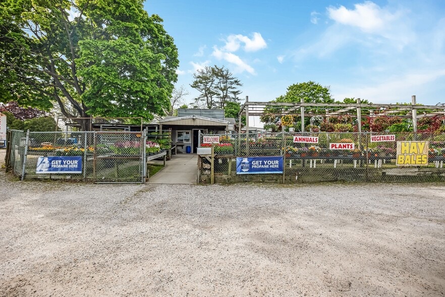 42 Hempstead Tpke, Farmingdale, NY for sale - Primary Photo - Image 1 of 10