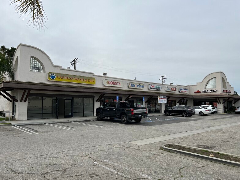 468-480 E San Bernardino Rd, Covina, CA à louer - Photo du bâtiment - Image 2 de 18