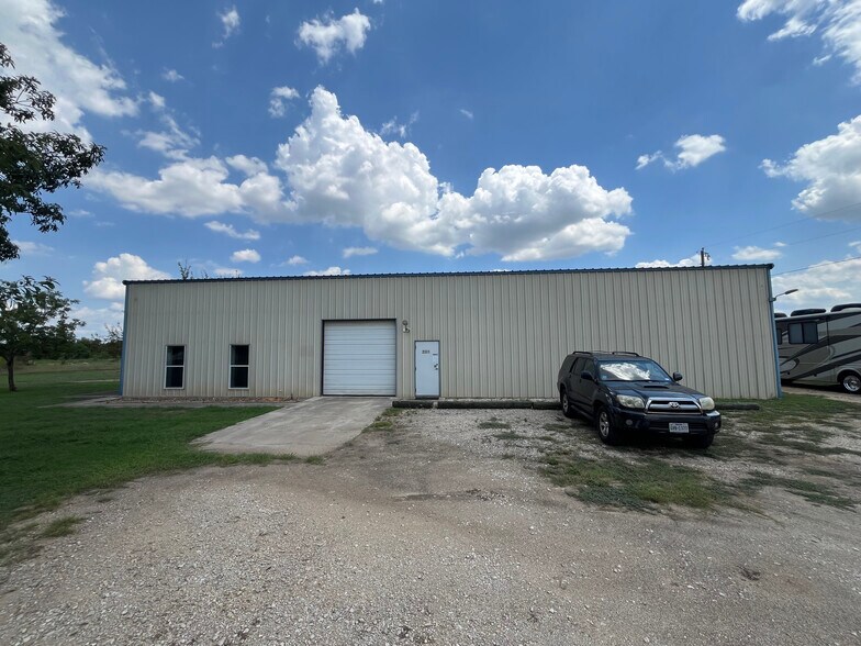 2331 Bolton Rd, Marion, TX à louer - Photo du bâtiment - Image 2 de 11