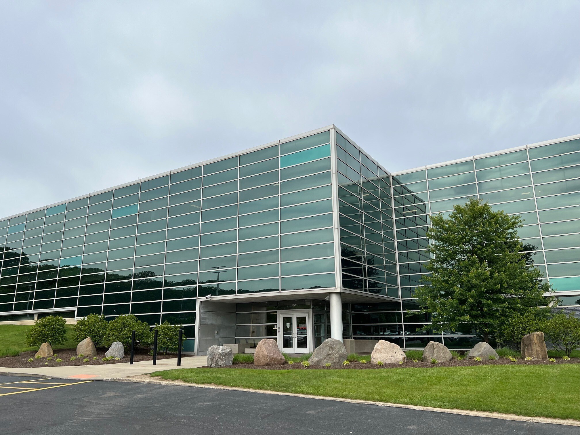 925 Keynote Cir, Brooklyn Heights, OH for lease Building Photo- Image 1 of 5