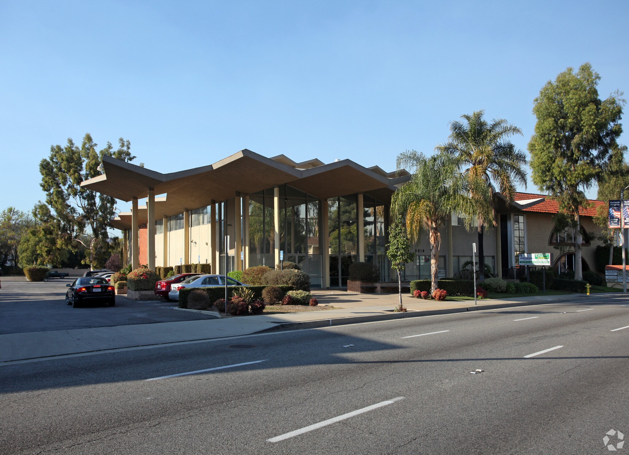 2219 S Hacienda Blvd, Hacienda Heights, CA à louer Photo du bâtiment- Image 1 de 5