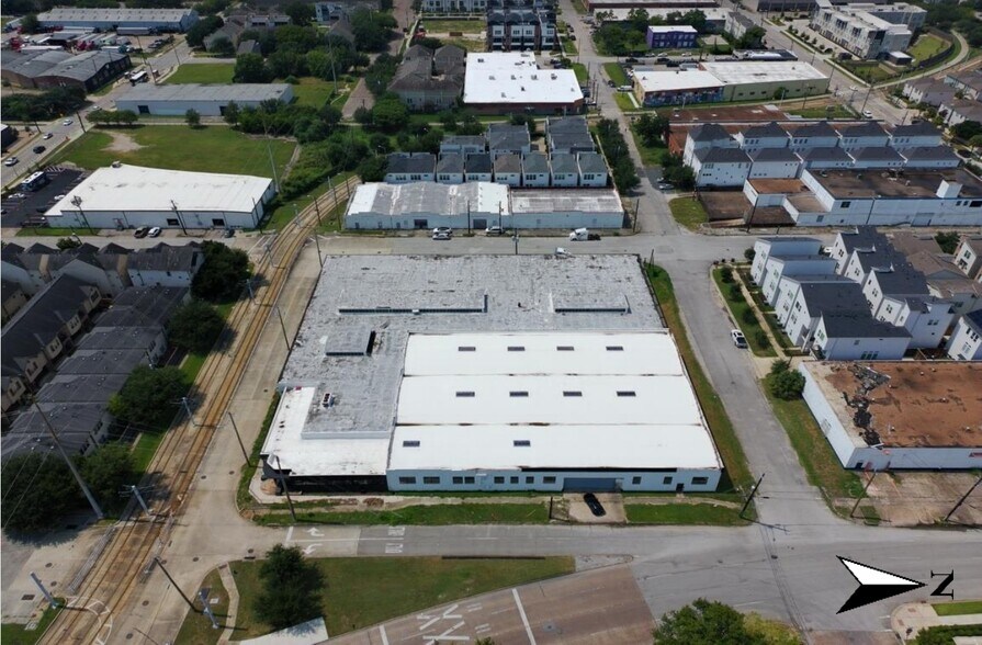 1120 Sampson St, Houston, TX à louer - Photo du bâtiment - Image 2 de 12