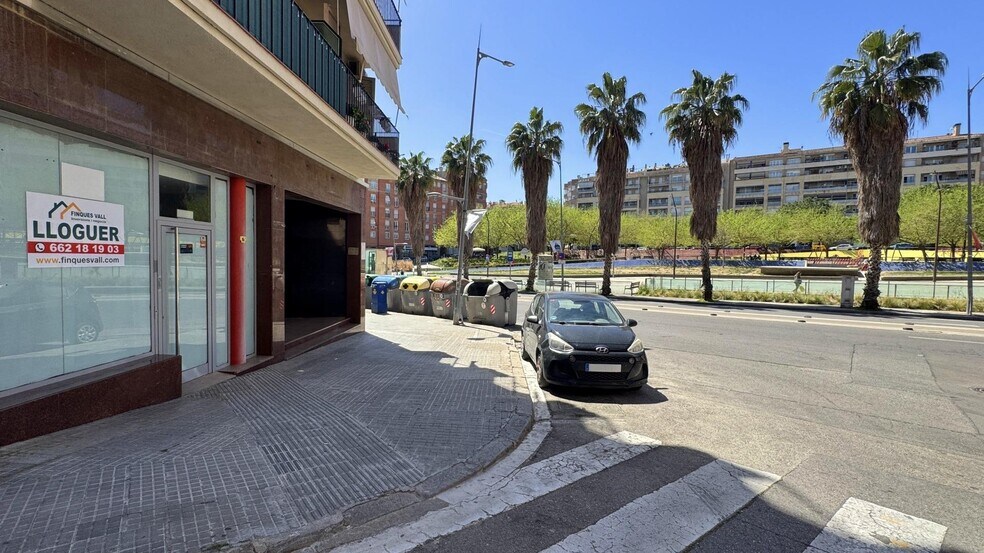 Commerce de détail dans Terrassa, Barcelona à louer - Photo du bâtiment - Image 2 de 6