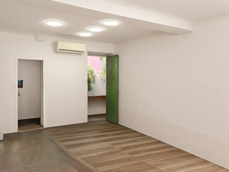 Retail in Lyon for lease - Interior Photo - Image 3 of 4