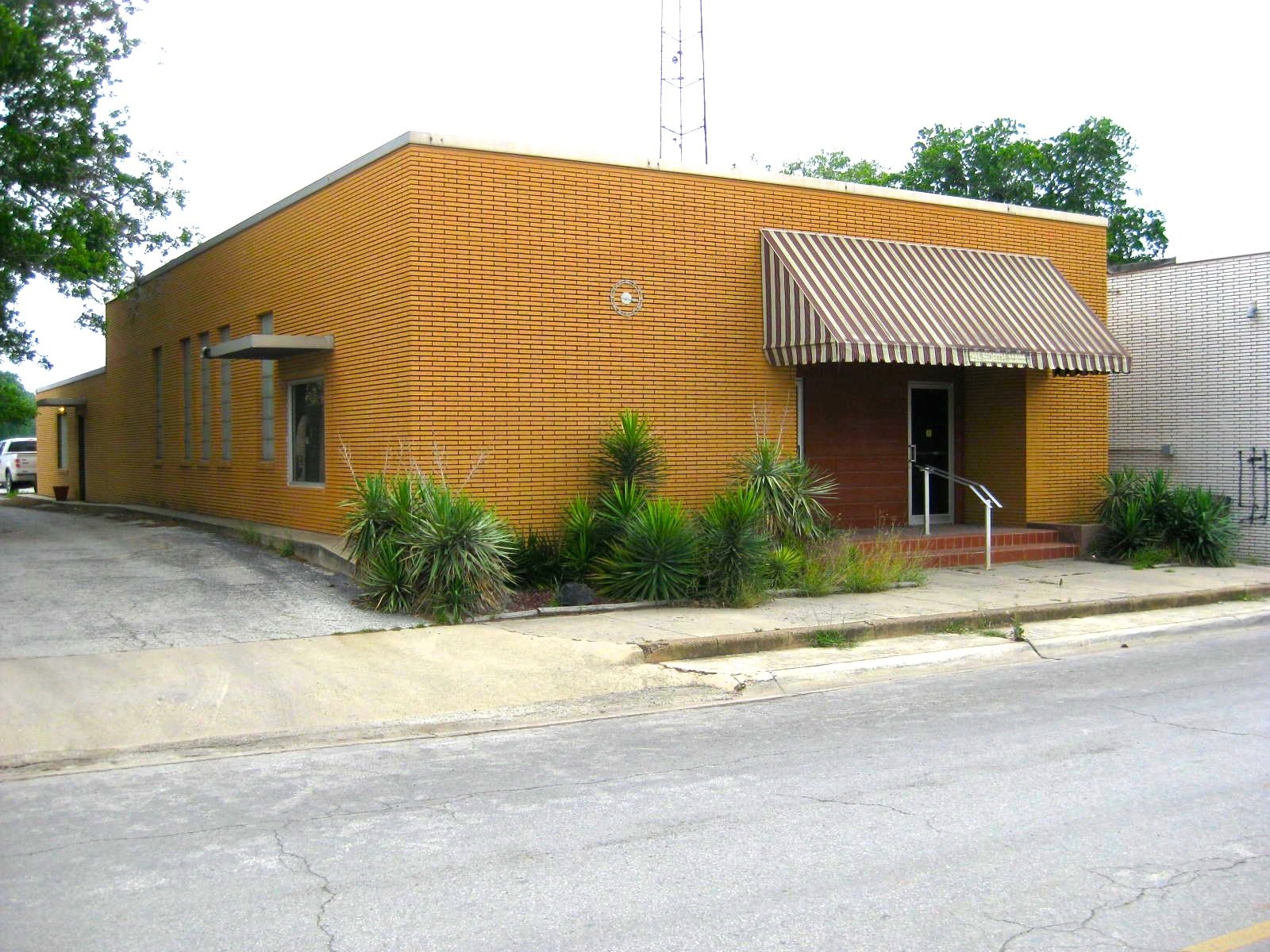 211 N Main St, Pleasanton, TX à vendre Photo du bâtiment- Image 1 de 1