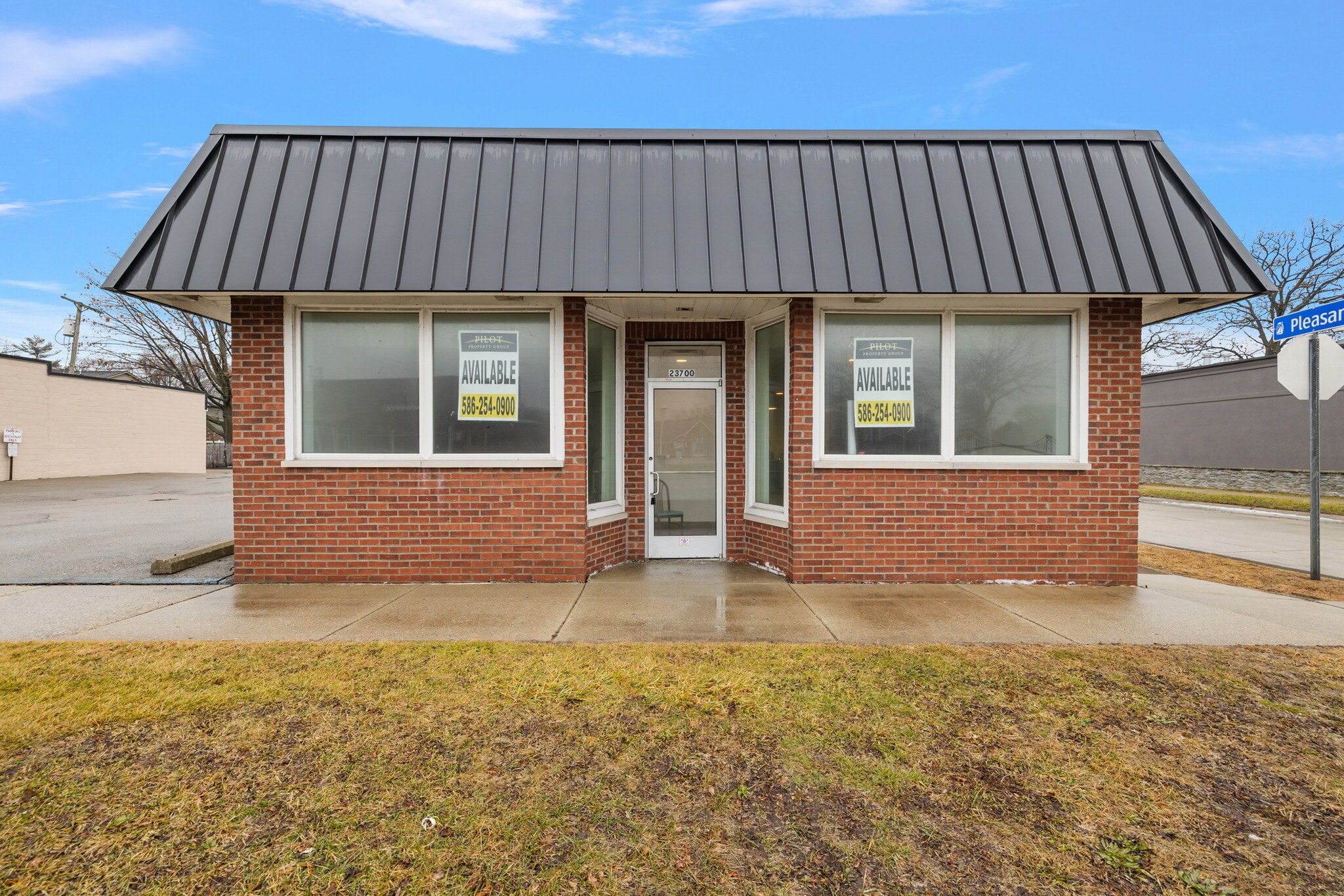 23700 Harper Ave, Saint Clair Shores, MI for lease Building Photo- Image 1 of 15