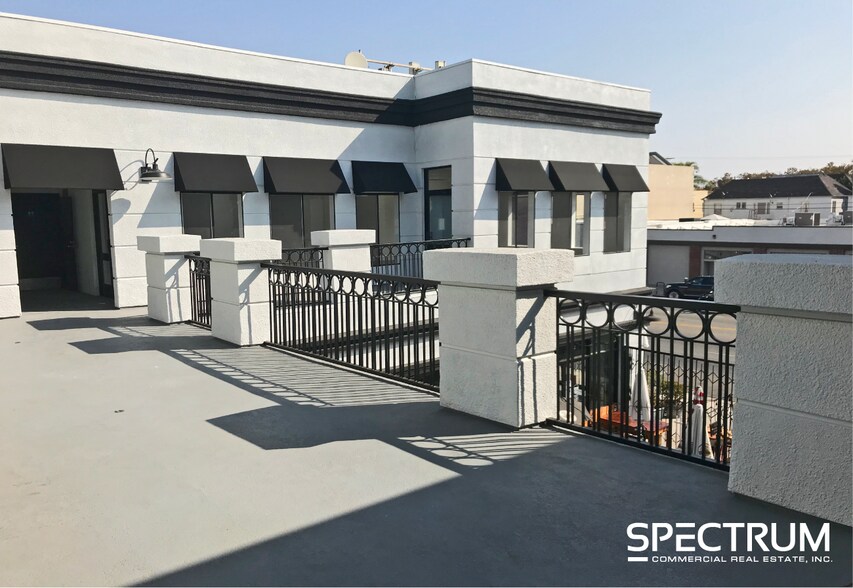 345 N La Brea Ave, Los Angeles, CA à louer - Photo du bâtiment - Image 2 de 6