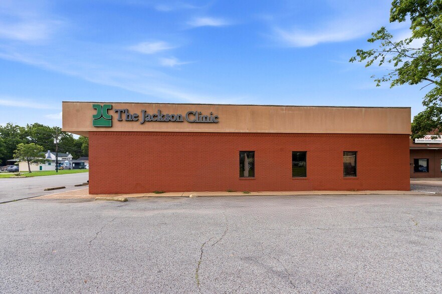 622 W Market St, Bolivar, TN à vendre - Photo du bâtiment - Image 2 de 19