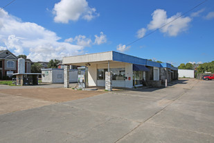 McPearson Service Center - Dépanneur