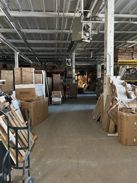 60 Anthony St, Brooklyn, NY à louer - Photo du bâtiment - Image 3 de 7