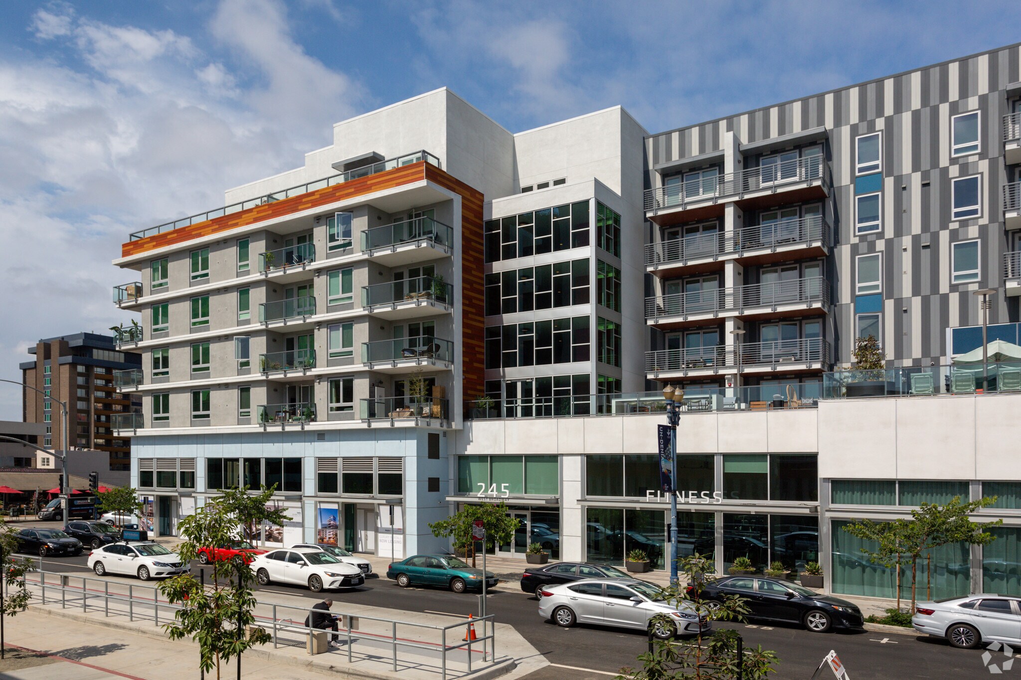245 W Broadway, Long Beach, CA à louer Photo principale- Image 1 de 62