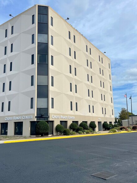 6330 Newtown Rd, Norfolk, VA à louer - Photo du bâtiment - Image 3 de 8