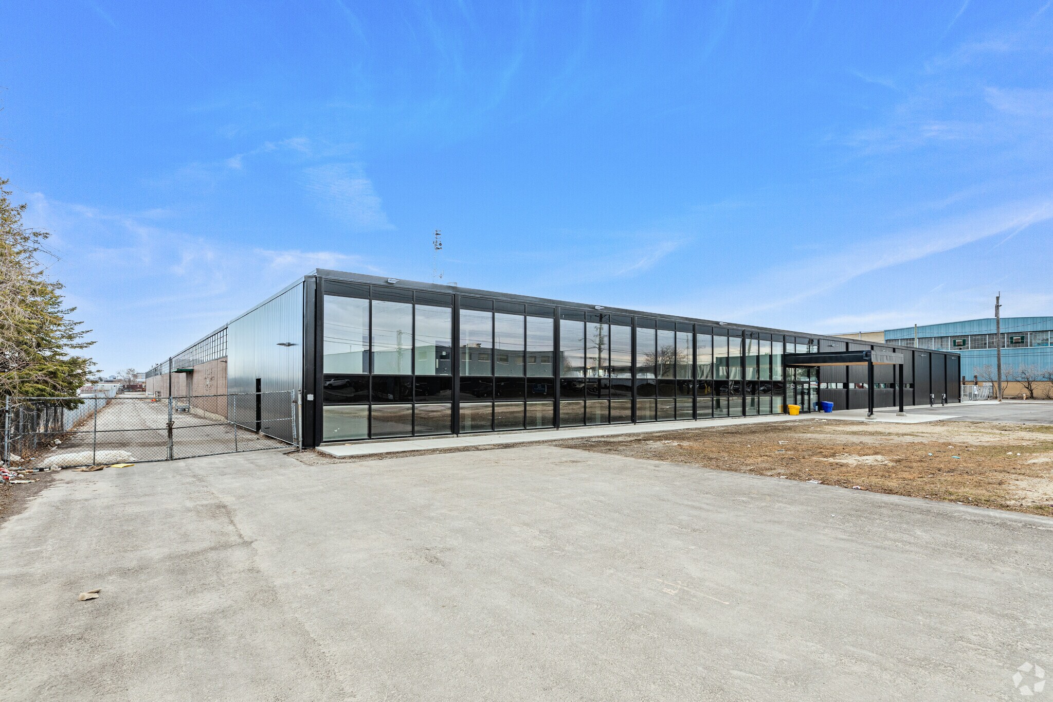 37 Bethridge Rd, Toronto, ON à louer Photo principale- Image 1 de 5