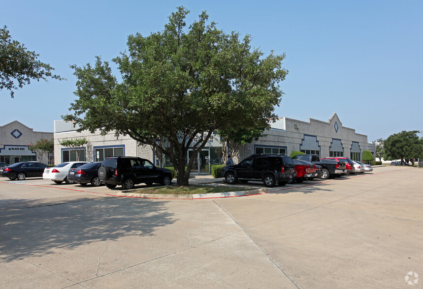 1421 Champion Dr, Carrollton, TX for lease - Building Photo - Image 1 of 12