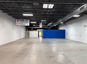 600-668 Wheeling Rd, Wheeling, IL for lease Interior Photo- Image 1 of 4