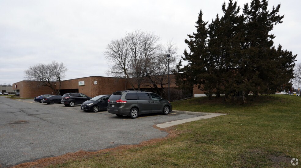 28-36 Steacie Dr, Ottawa, ON à louer - Photo du bâtiment - Image 2 de 2