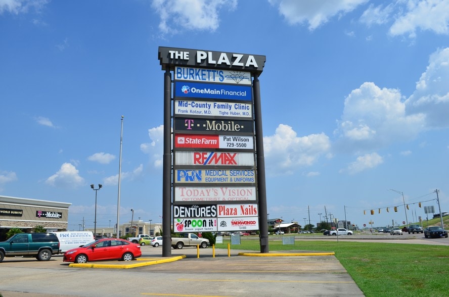 1507 S Hwy 69, Nederland, TX à louer - Photo du bâtiment - Image 3 de 3