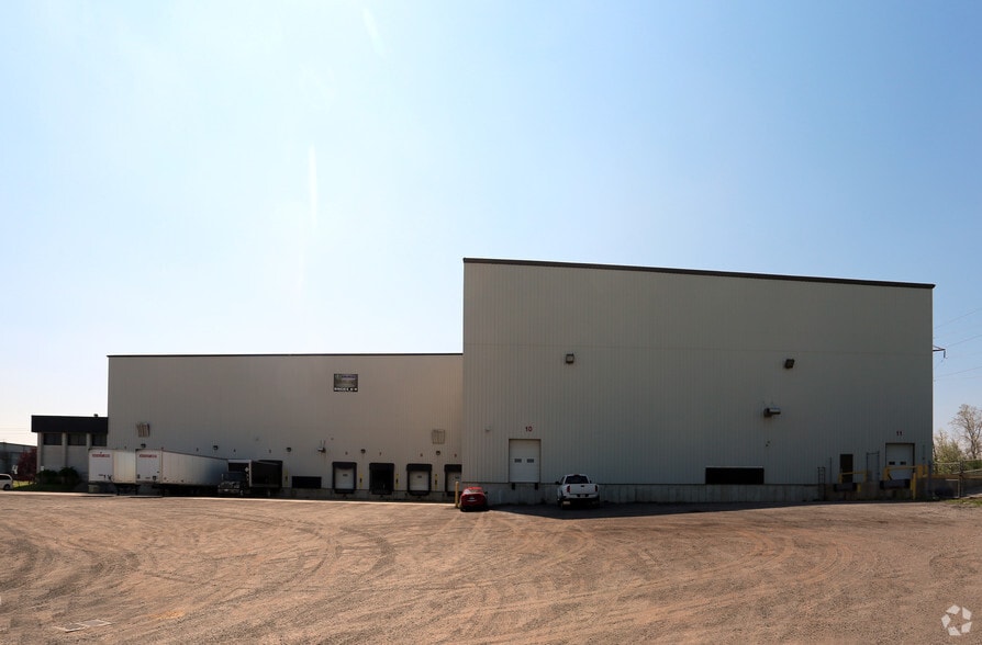 75 Plant Farm Blvd, Brantford, ON à louer - Photo du bâtiment - Image 2 de 16