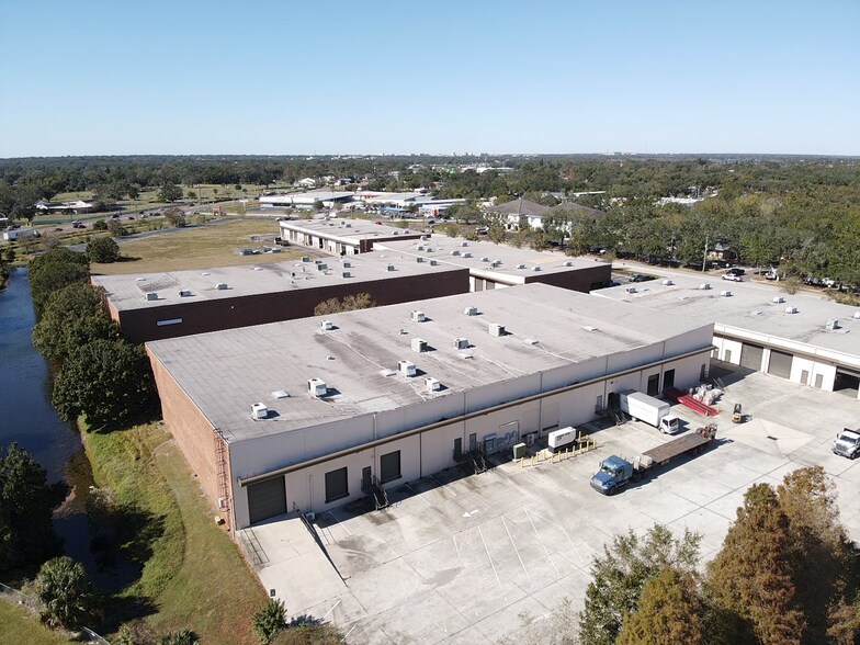 2335 Commerce Point Dr, Lakeland, FL à louer - Photo du bâtiment - Image 1 de 11