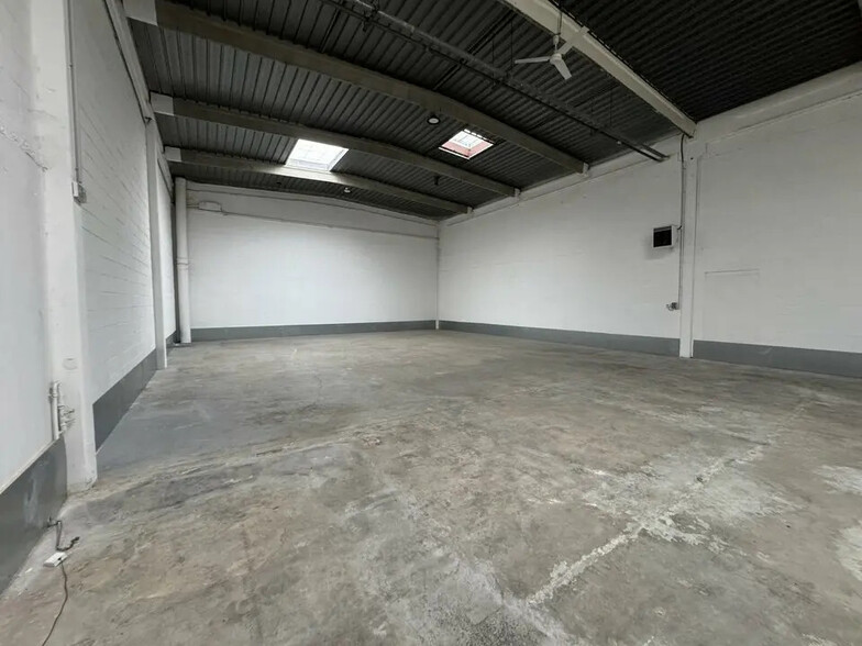 Flex in Torcy for lease - Interior Photo - Image 3 of 8