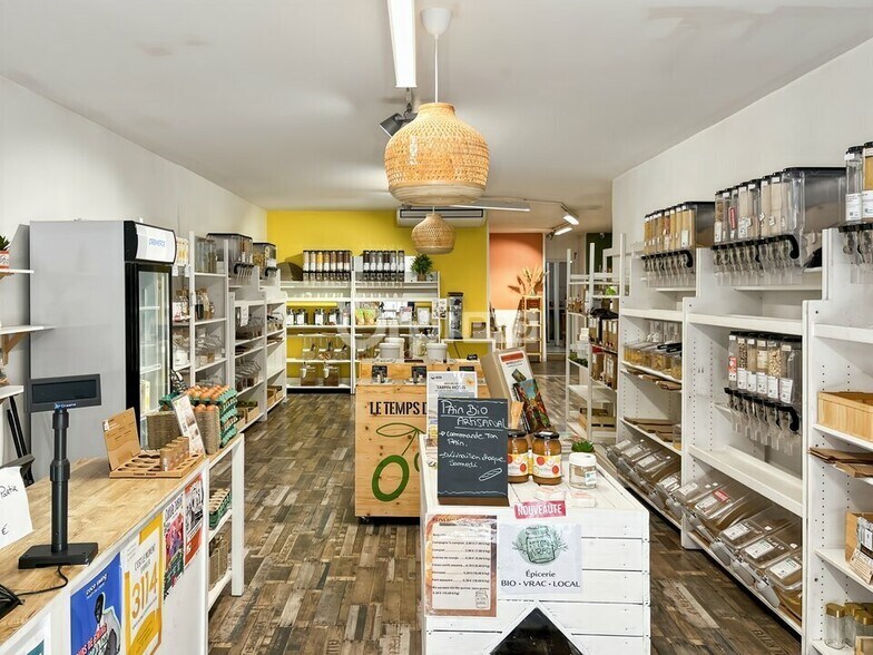 Retail in Marseille for lease - Interior Photo - Image 3 of 6