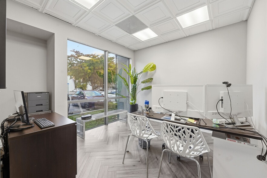 520 NW 165th St, North Miami Beach, FL for sale - Building Photo - Image 3 of 19