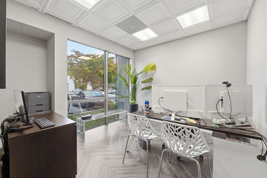 520 NW 165th St, North Miami Beach, FL à vendre - Photo du bâtiment - Image 3 de 19