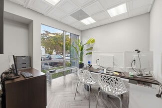 Plus de détails pour 520 NW 165th St, North Miami Beach, FL - Bureau à vendre