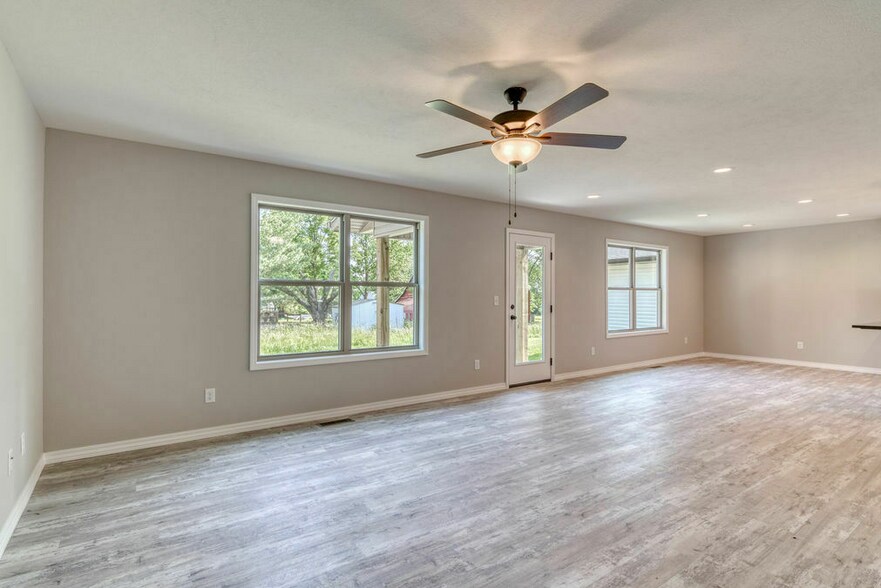 1205 E Paragon, Springfield, MO à vendre - Photo intérieure - Image 2 de 12