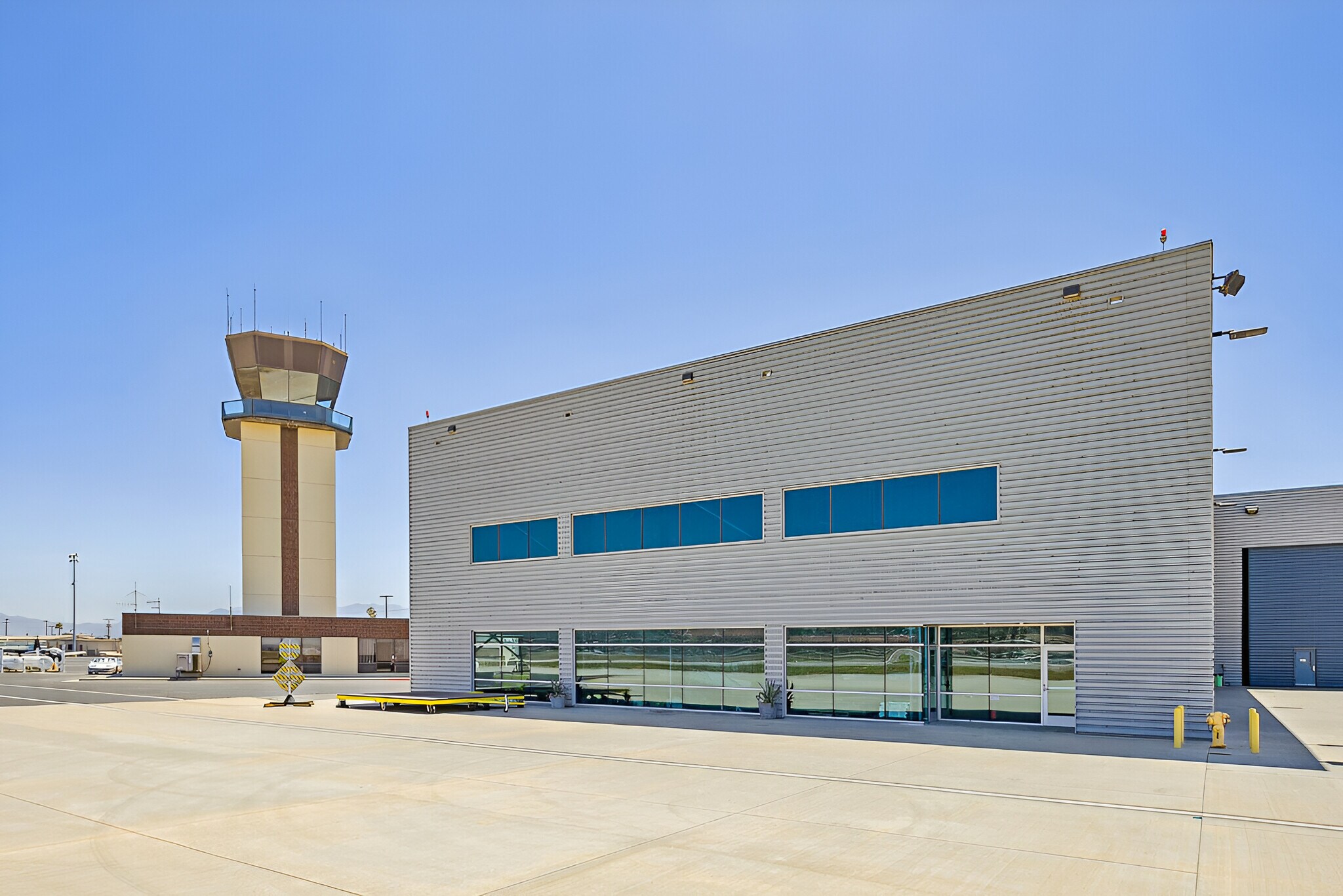 800 Aviation Dr, Camarillo, CA à vendre Photo du bâtiment- Image 1 de 16