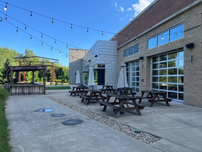 More details for 701 E Michigan Ave, Kalamazoo, MI - Retail for Lease