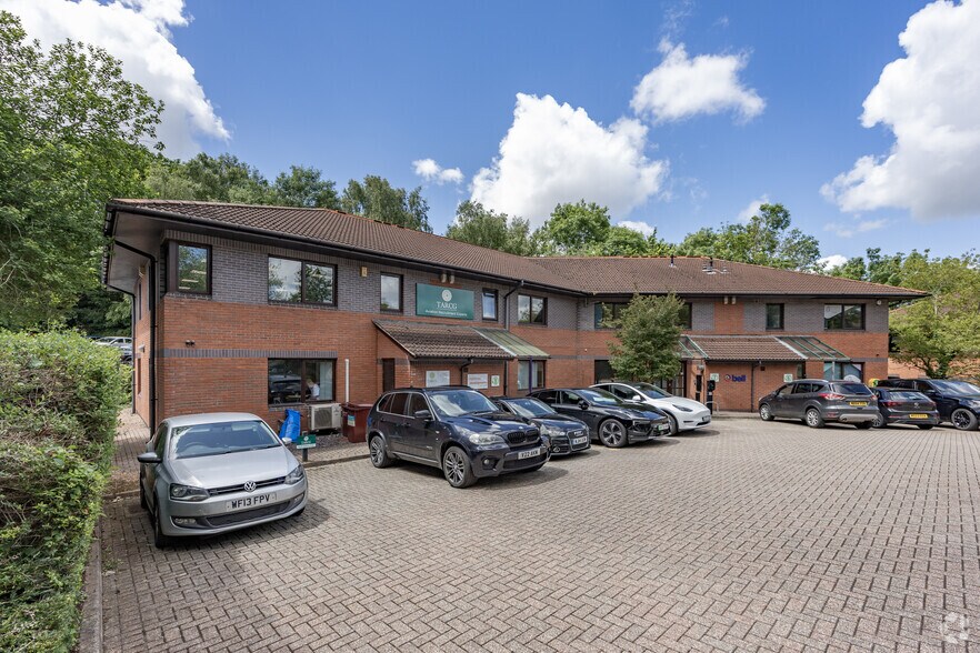 Pynes Hl, Exeter à louer - Photo du bâtiment - Image 2 de 2