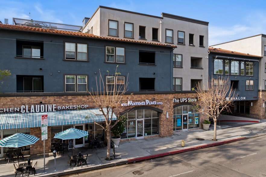 16350 Ventura, Encino, CA à louer - Photo du bâtiment - Image 2 de 5