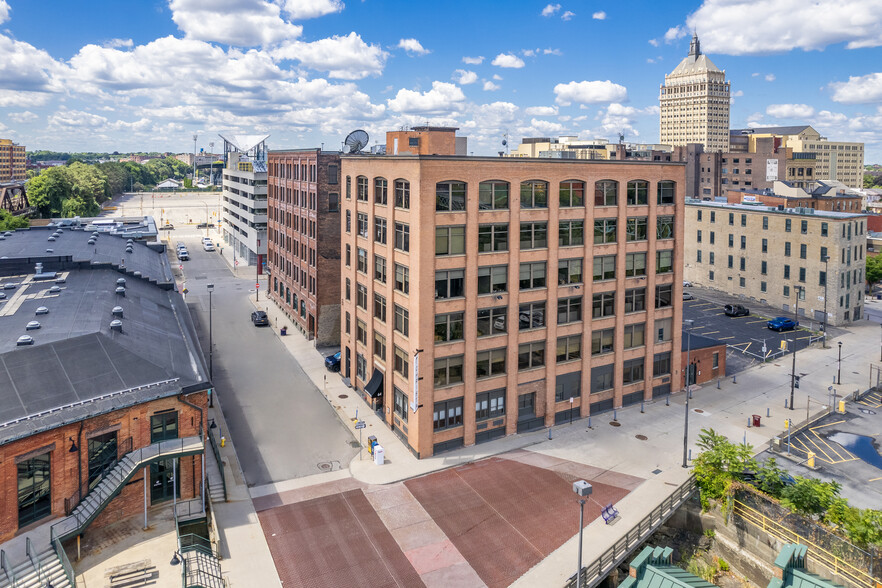 60-64 Commercial St, Rochester, NY à vendre - Photo du bâtiment - Image 1 de 1